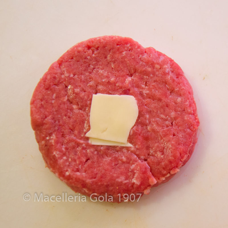 Hamburger con prosciutto e formaggio
